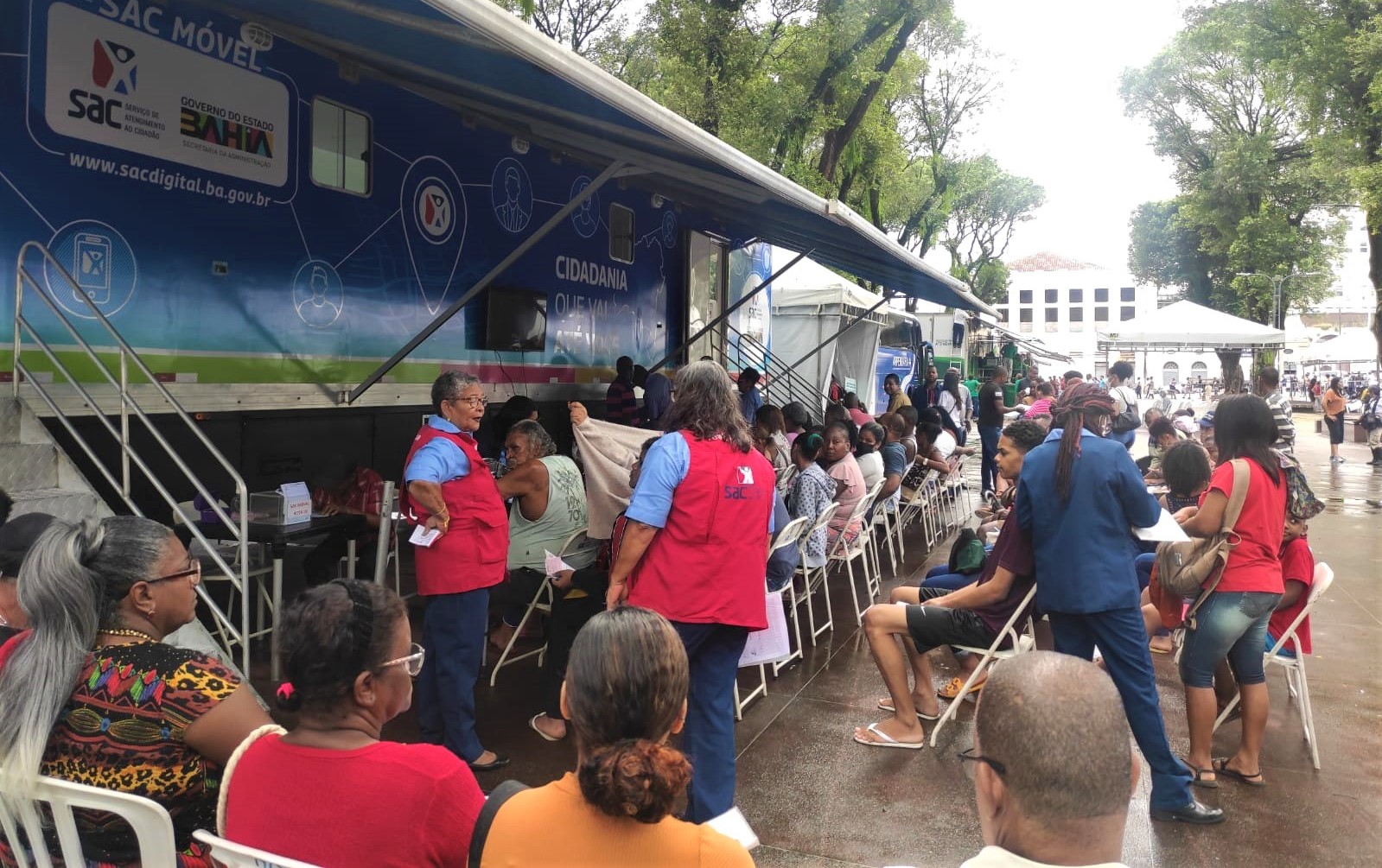 Teixeira de Freitas recebe carreta do SAC Móvel para atendimento gratuito